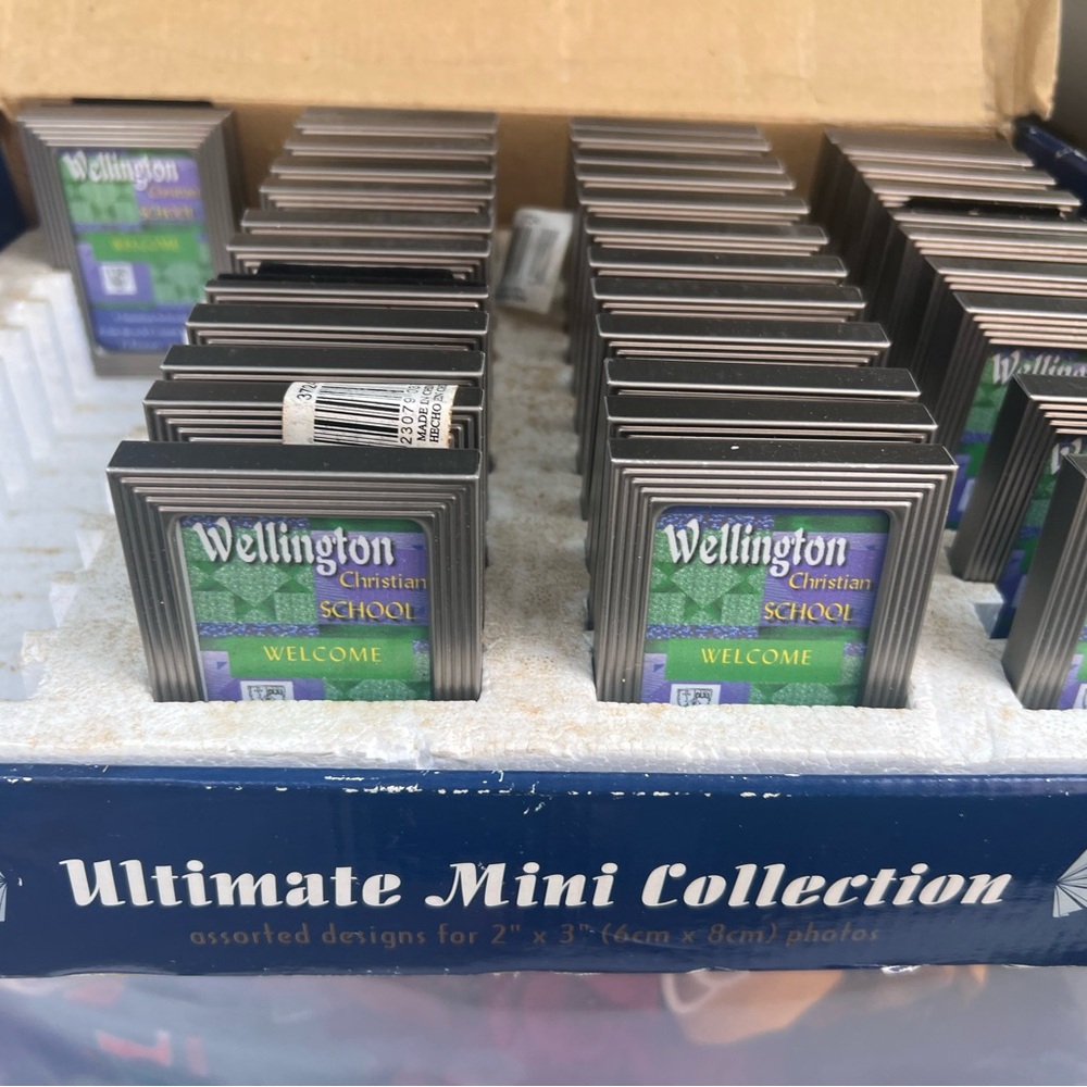 Miniature picture frames size 2x3” 35 count